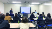 親の目で見る企業見学ツアー